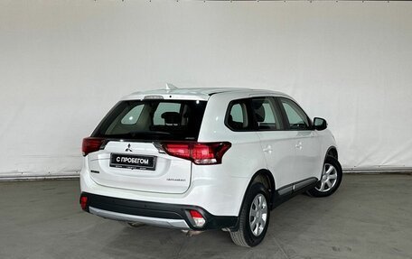 Mitsubishi Outlander III рестайлинг 3, 2018 год, 1 695 000 рублей, 4 фотография