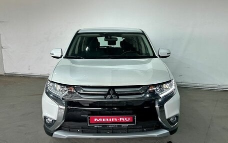 Mitsubishi Outlander III рестайлинг 3, 2018 год, 1 695 000 рублей, 2 фотография