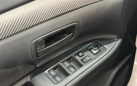 Mitsubishi Outlander III рестайлинг 3, 2018 год, 1 695 000 рублей, 16 фотография