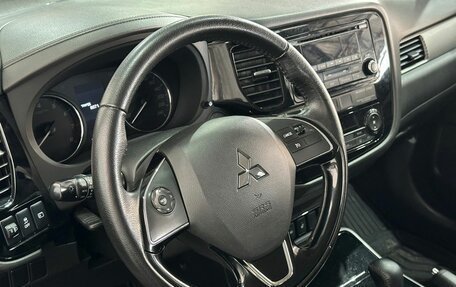 Mitsubishi Outlander III рестайлинг 3, 2018 год, 1 695 000 рублей, 12 фотография