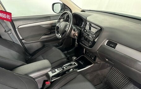 Mitsubishi Outlander III рестайлинг 3, 2018 год, 1 695 000 рублей, 11 фотография