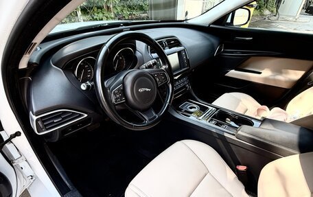 Jaguar XE I рестайлинг, 2016 год, 1 990 000 рублей, 10 фотография