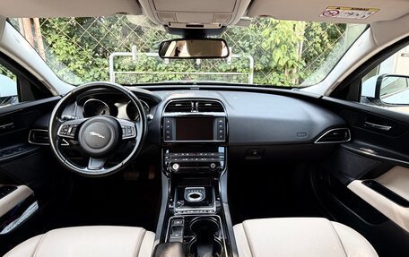 Jaguar XE I рестайлинг, 2016 год, 1 990 000 рублей, 9 фотография