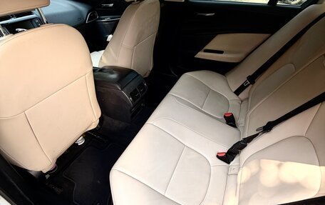 Jaguar XE I рестайлинг, 2016 год, 1 990 000 рублей, 11 фотография