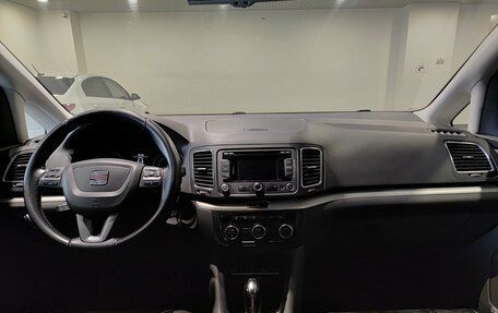 SEAT Alhambra II рестайлинг, 2013 год, 1 470 000 рублей, 17 фотография