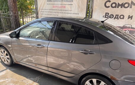 Hyundai Solaris II рестайлинг, 2011 год, 550 000 рублей, 9 фотография