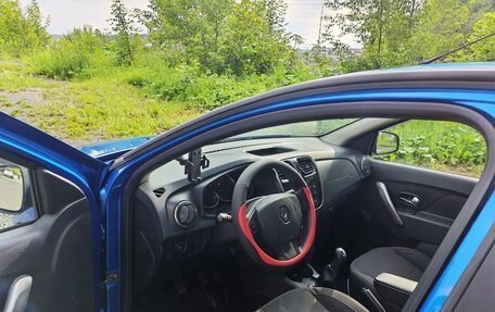 Renault Logan II, 2018 год, 860 000 рублей, 6 фотография