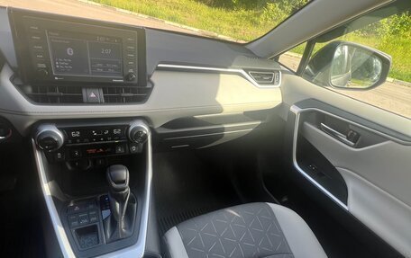 Toyota RAV4, 2020 год, 3 100 000 рублей, 12 фотография