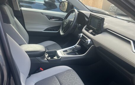 Toyota RAV4, 2020 год, 3 100 000 рублей, 9 фотография