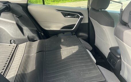 Toyota RAV4, 2020 год, 3 100 000 рублей, 14 фотография
