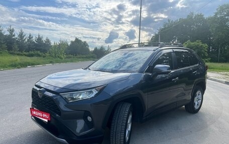 Toyota RAV4, 2020 год, 3 100 000 рублей, 2 фотография