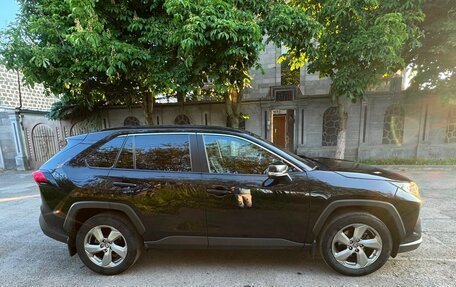 Toyota RAV4, 2020 год, 3 100 000 рублей, 2 фотография