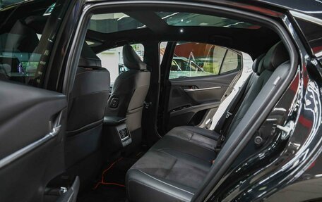 Toyota Camry, 2024 год, 3 300 000 рублей, 8 фотография