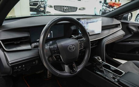 Toyota Camry, 2024 год, 3 300 000 рублей, 10 фотография