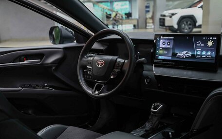 Toyota Camry, 2024 год, 3 300 000 рублей, 13 фотография