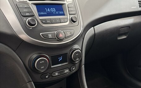 Hyundai Solaris II рестайлинг, 2015 год, 1 435 000 рублей, 23 фотография