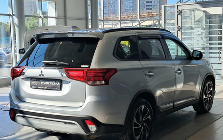 Mitsubishi Outlander III рестайлинг 3, 2021 год, 2 670 000 рублей, 6 фотография