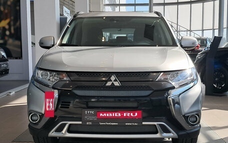 Mitsubishi Outlander III рестайлинг 3, 2021 год, 2 670 000 рублей, 2 фотография