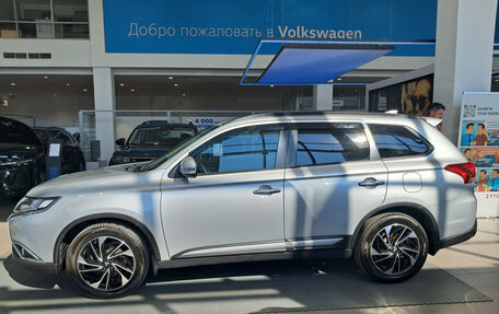 Mitsubishi Outlander III рестайлинг 3, 2021 год, 2 670 000 рублей, 10 фотография