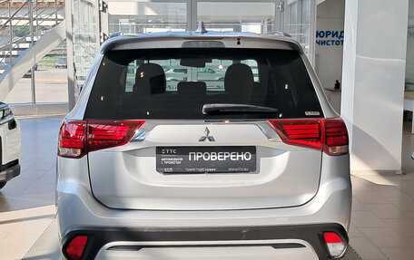 Mitsubishi Outlander III рестайлинг 3, 2021 год, 2 670 000 рублей, 7 фотография