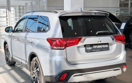 Mitsubishi Outlander III рестайлинг 3, 2021 год, 2 670 000 рублей, 8 фотография