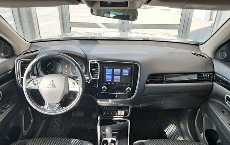 Mitsubishi Outlander III рестайлинг 3, 2021 год, 2 670 000 рублей, 17 фотография