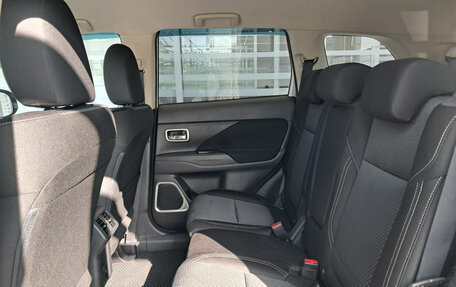 Mitsubishi Outlander III рестайлинг 3, 2021 год, 2 670 000 рублей, 15 фотография