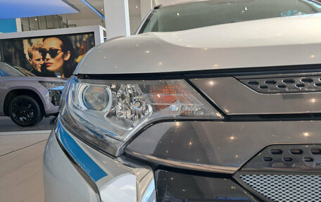Mitsubishi Outlander III рестайлинг 3, 2021 год, 2 670 000 рублей, 21 фотография
