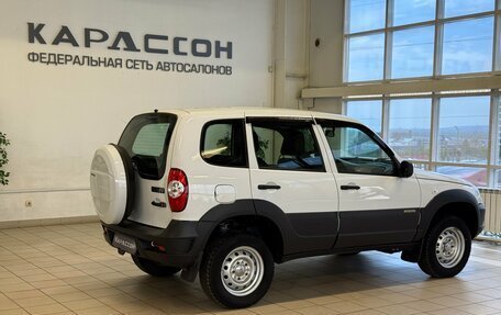 Chevrolet Niva I рестайлинг, 2017 год, 795 000 рублей, 2 фотография