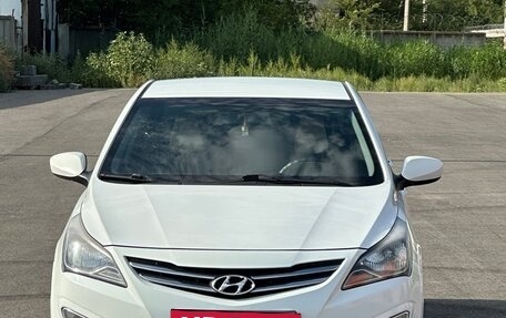 Hyundai Solaris II рестайлинг, 2015 год, 850 000 рублей, 2 фотография