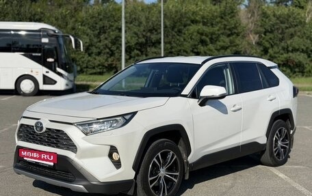 Toyota RAV4, 2020 год, 3 650 000 рублей, 3 фотография