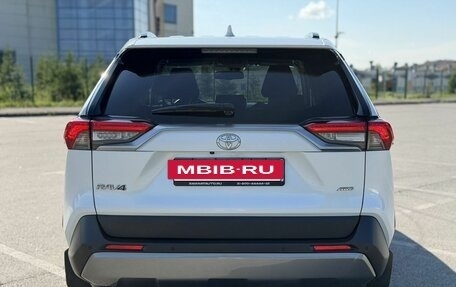 Toyota RAV4, 2020 год, 3 650 000 рублей, 5 фотография