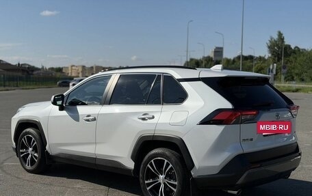 Toyota RAV4, 2020 год, 3 650 000 рублей, 4 фотография