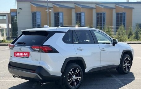 Toyota RAV4, 2020 год, 3 650 000 рублей, 6 фотография