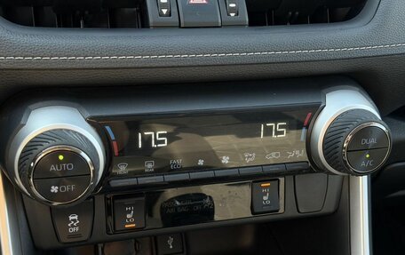 Toyota RAV4, 2020 год, 3 650 000 рублей, 22 фотография
