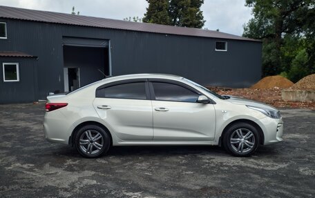 KIA Rio IV, 2018 год, 1 065 000 рублей, 4 фотография