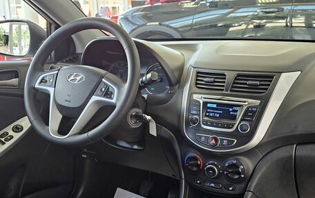 Hyundai Solaris II рестайлинг, 2015 год, 989 000 рублей, 18 фотография