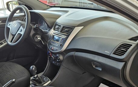 Hyundai Solaris II рестайлинг, 2015 год, 989 000 рублей, 17 фотография