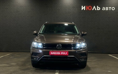 Volkswagen Tiguan II, 2018 год, 2 785 000 рублей, 1 фотография