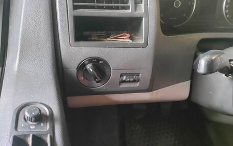 Volkswagen Caravelle T5, 2011 год, 1 650 000 рублей, 12 фотография