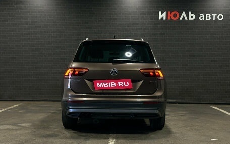 Volkswagen Tiguan II, 2018 год, 2 785 000 рублей, 13 фотография
