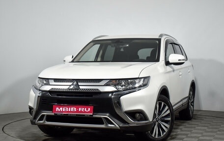 Mitsubishi Outlander III рестайлинг 3, 2020 год, 1 799 000 рублей, 1 фотография