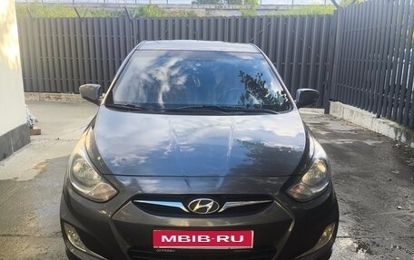 Hyundai Solaris II рестайлинг, 2012 год, 750 000 рублей, 1 фотография