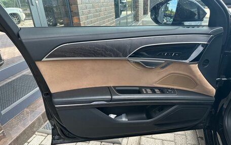 Audi A8, 2018 год, 3 300 000 рублей, 10 фотография