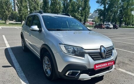 Renault Sandero II рестайлинг, 2020 год, 1 240 000 рублей, 2 фотография