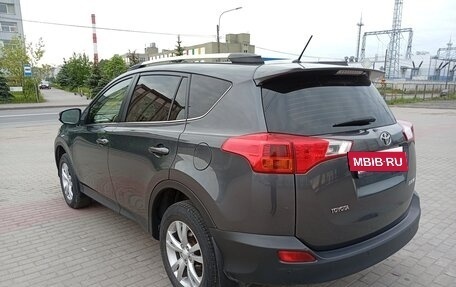 Toyota RAV4, 2015 год, 1 899 000 рублей, 4 фотография
