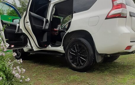 Toyota Land Cruiser Prado 150 рестайлинг 2, 2017 год, 4 200 000 рублей, 7 фотография