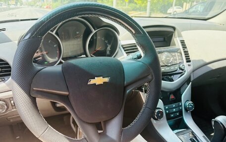 Chevrolet Cruze II, 2010 год, 670 000 рублей, 5 фотография