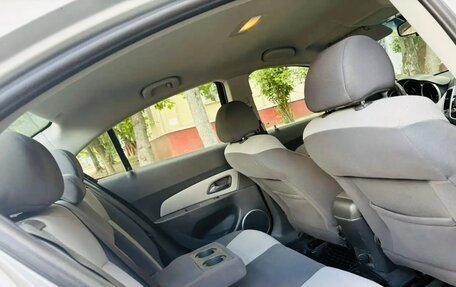 Chevrolet Cruze II, 2010 год, 670 000 рублей, 3 фотография