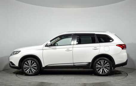 Mitsubishi Outlander III рестайлинг 3, 2020 год, 1 799 000 рублей, 9 фотография